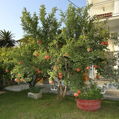 Apartments With Parking Space Trogir - 10337 Apartman