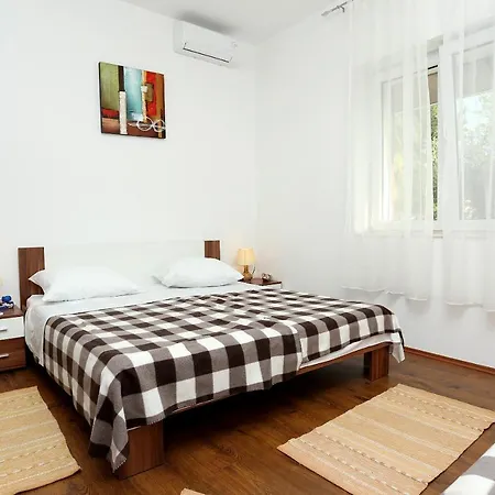 Apartments With Parking Space Trogir - 10337 Apartment *