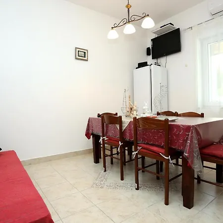 Apartments With Parking Space Trogir - 10337 * Trogir