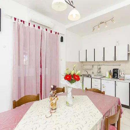 With Parking Space - 10337 Daire Trogir