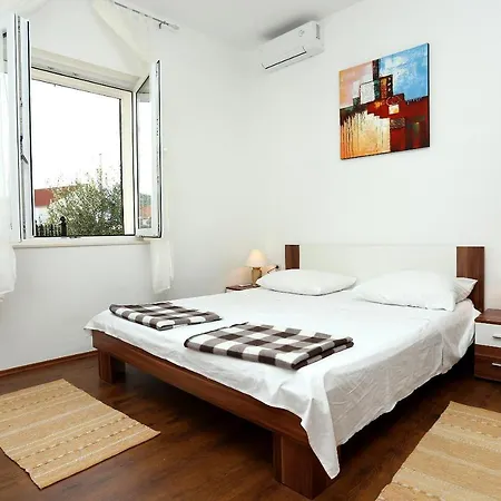 Apartment Apartments With Parking Space Trogir - 10337