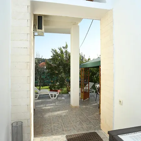 Apartments With Parking Space Trogir - 10337 * Trogir