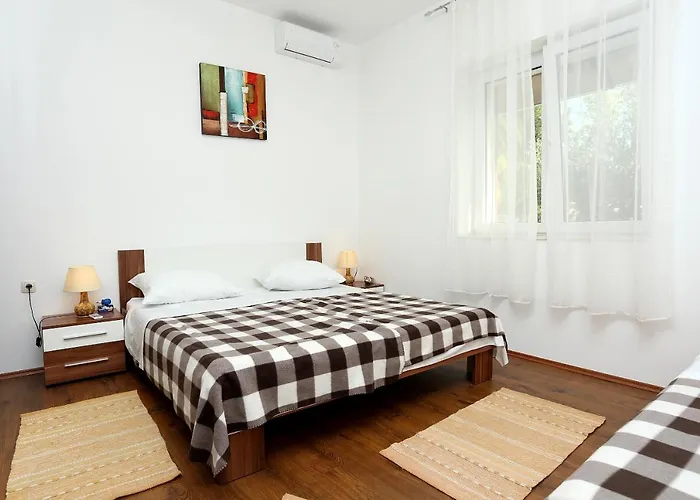 Apartments With Parking Space Trogir - 10337 Lejlighed *