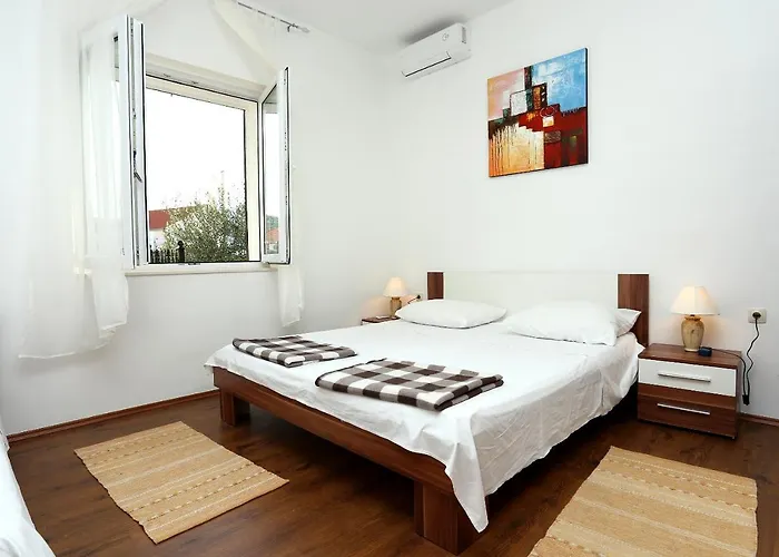 Lejlighed Apartments With Parking Space Trogir - 10337