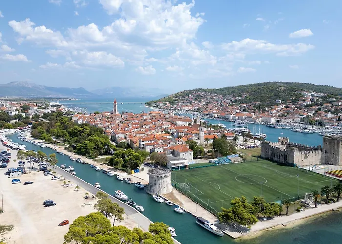Lejlighed Apartments With Parking Space Trogir - 10337